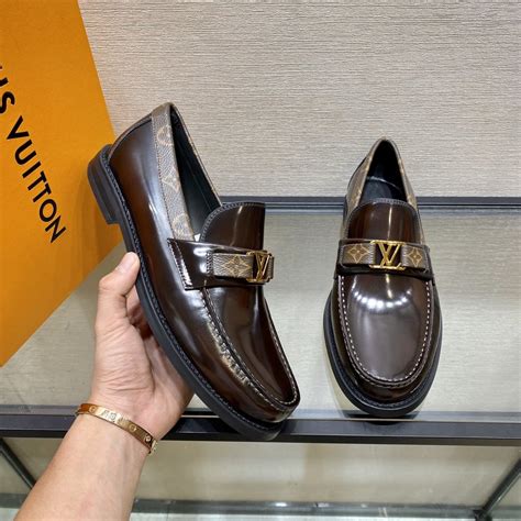 louis vuitton major loafer brown.